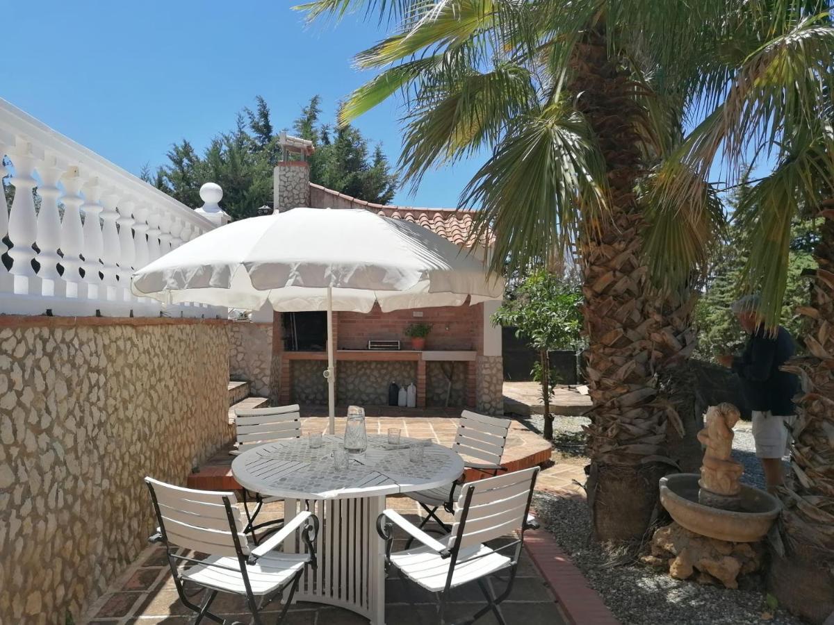 Villa Charming House With Pool & Barbecue à Valle de Abdalagís Extérieur photo